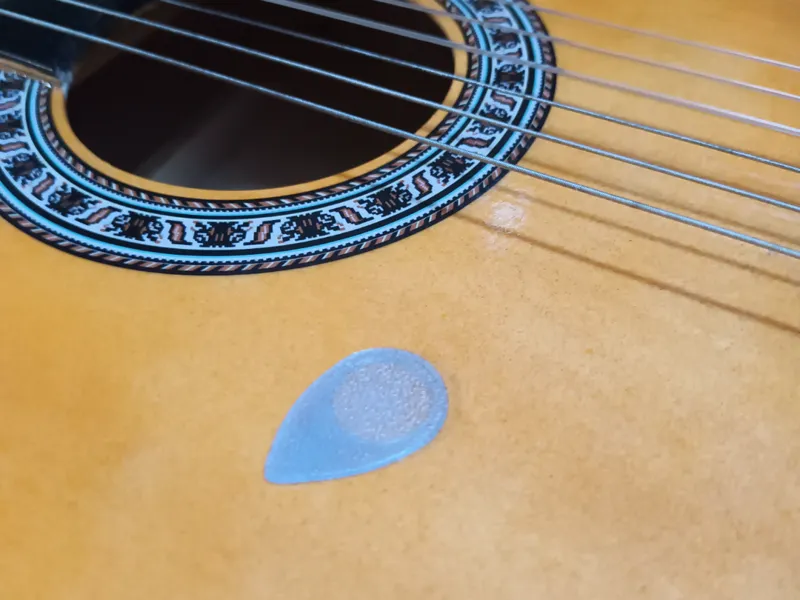 Médiator de guitare