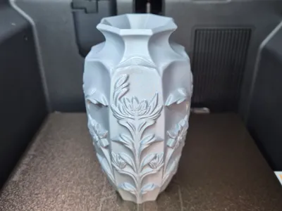 Botanica Elegance – Floral Relief Vase