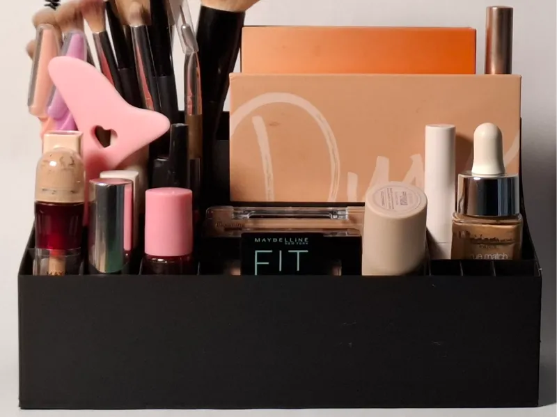 Makeup Cointainer