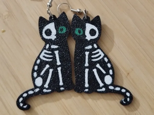 Orecchino pendente Gatto teschio