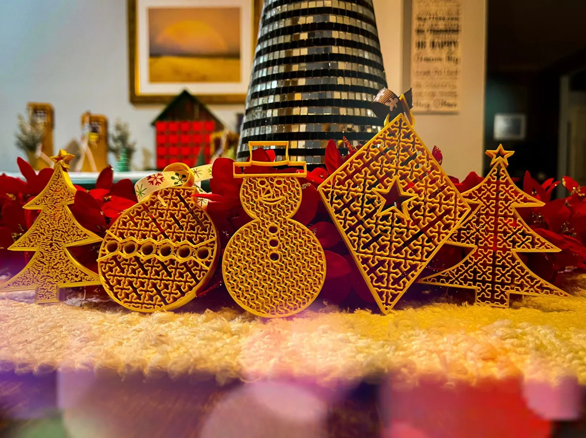 Ornements de Noël à motif ajouré
