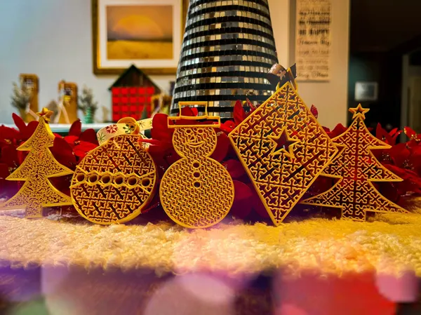 Ornements de Noël à motif ajouré