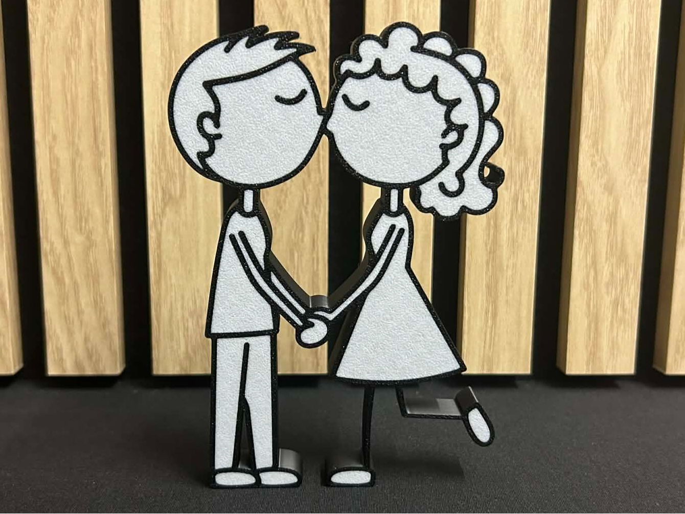 Valentine Couple Figurines Kissing