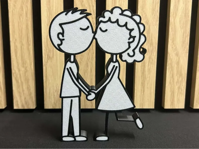 Valentine Couple Figurines Kissing