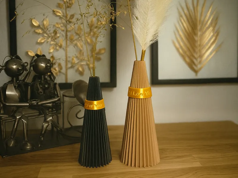 Personalisierbare Riffel-Vase mit Text-Ring