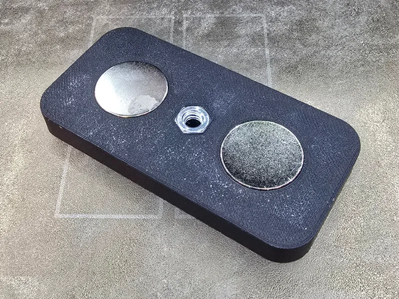 Magnetic tripod mount