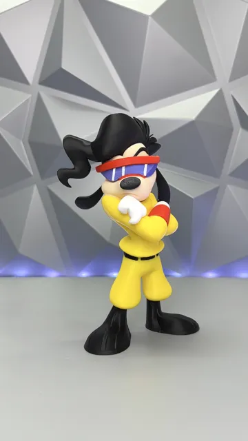 Figura decorativa: Max Powerline — vista de referencia 3
