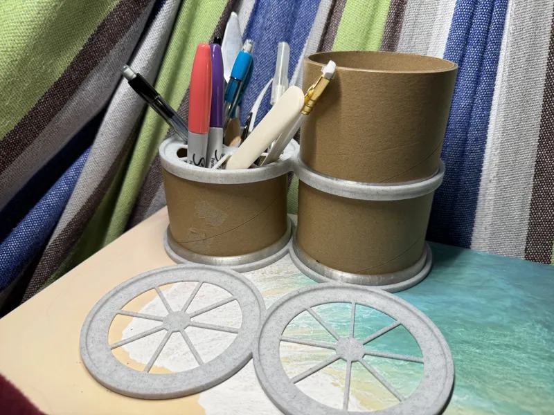 Cardboard spool core container system - Baseplates
