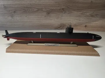 Tapa o cubierta: Los Angeles Class Submarine 1:350 (USS Dallas) — vista de referencia 5