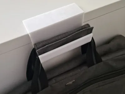 Simple bag hanger