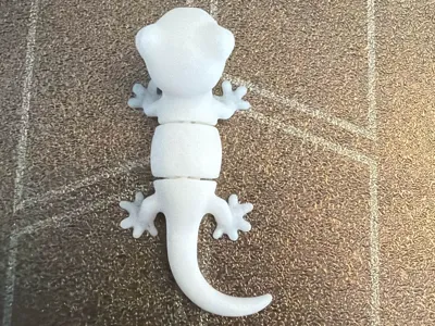 Small Gecko Figure