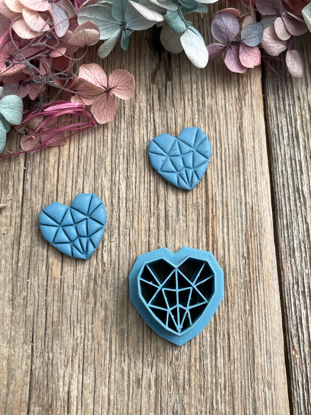 Geometric Heart Earring Cutter view 2