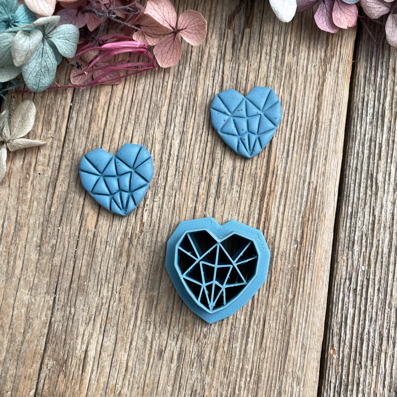 Geometric Heart Earring Cutter view 3