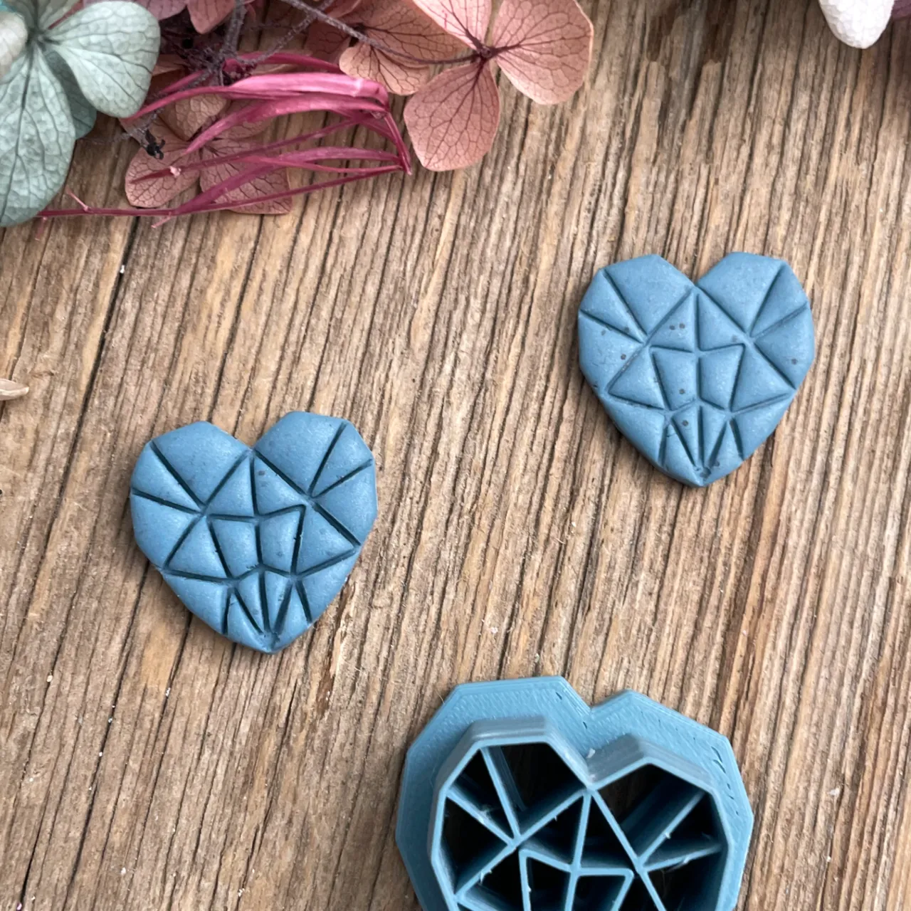 Geometric Heart Earring Cutter view 4