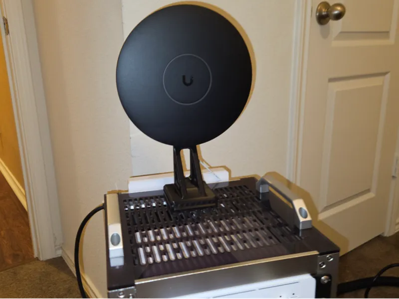 Ubiquiti U7 Pro XGS - DeskPi Top Mount