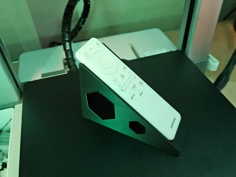 Samsung Odyssey G6 remote holder
