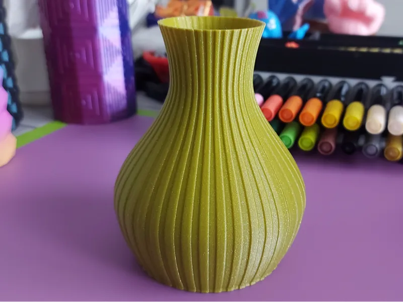 Vase mit Streifen