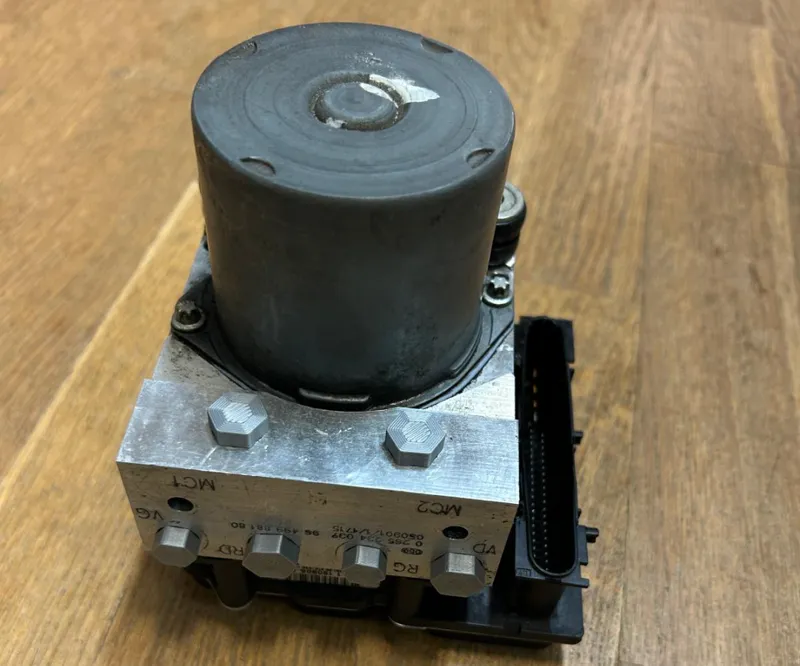 Bosch ABS hydraulic plug