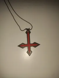 Croix démoniaque — porte-clés cosplay — photo 3