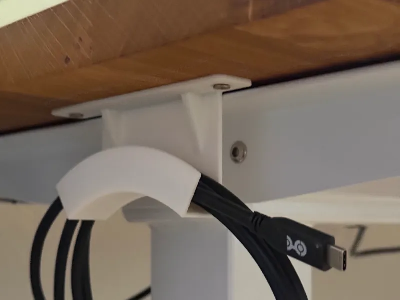 Cabelholder under Desk