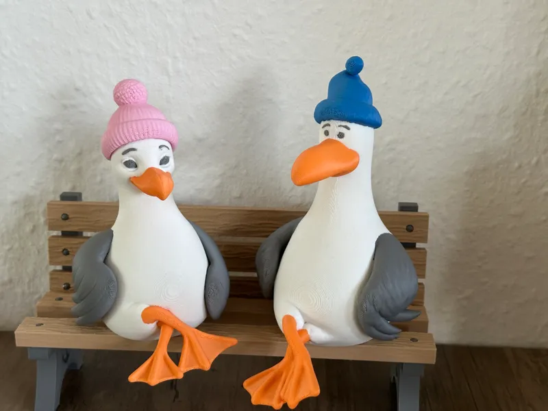 entspannte Möwe auf der Bank