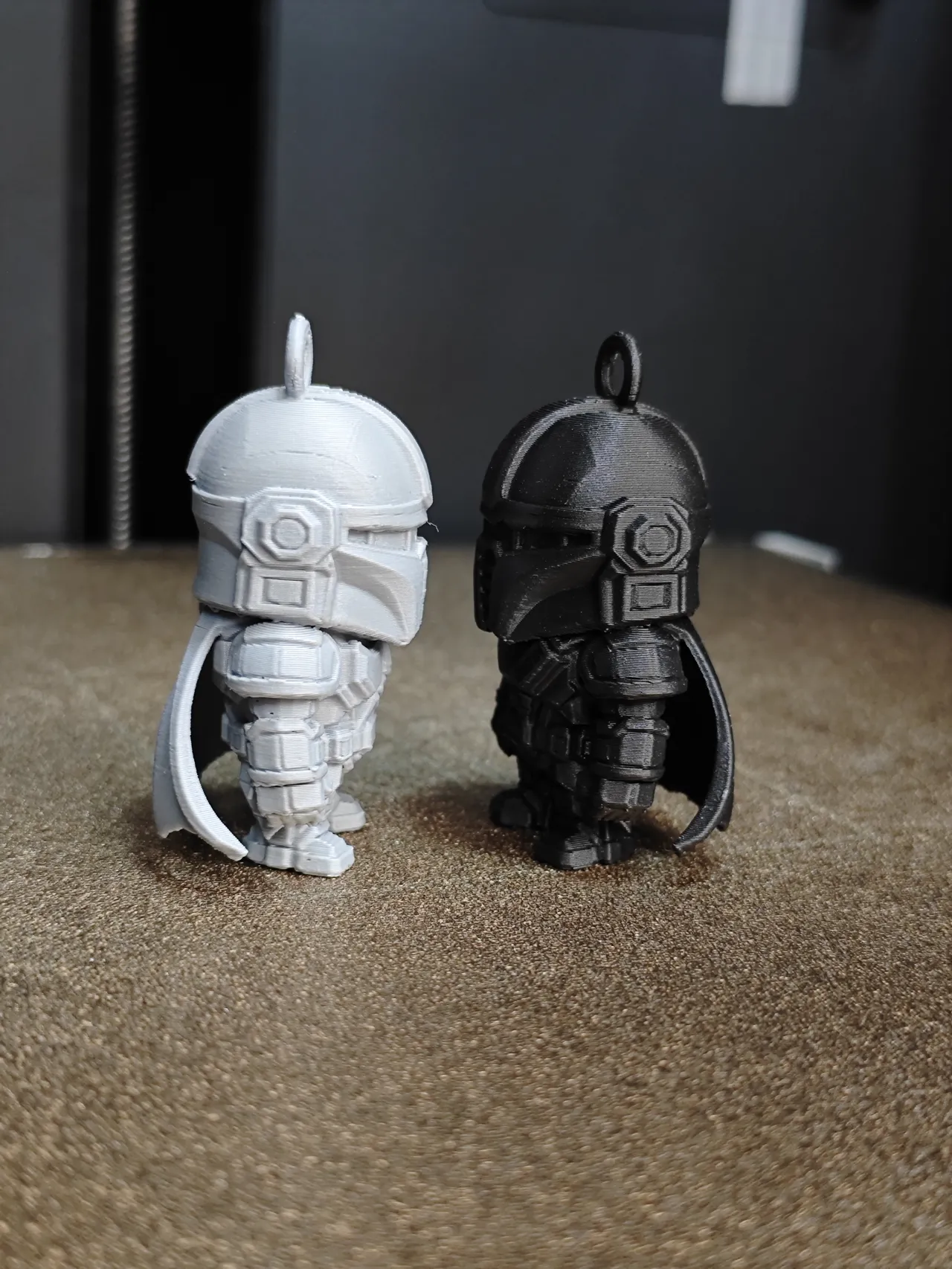 Mecha Mandalorian Keychain view 3
