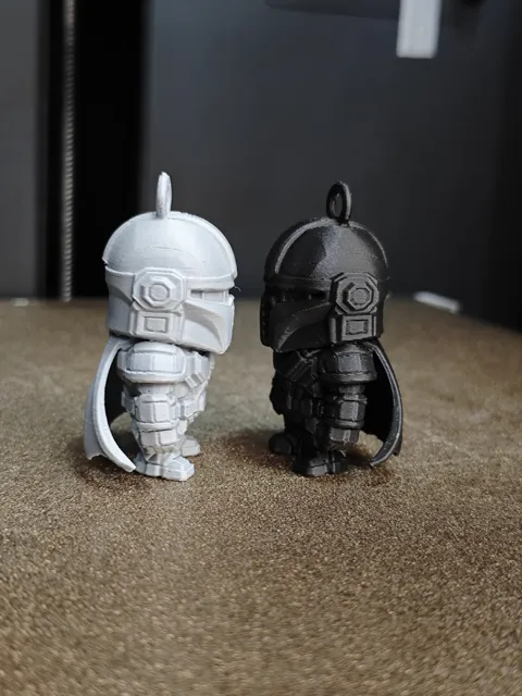 Mecha Mandalorian Keychain view 3