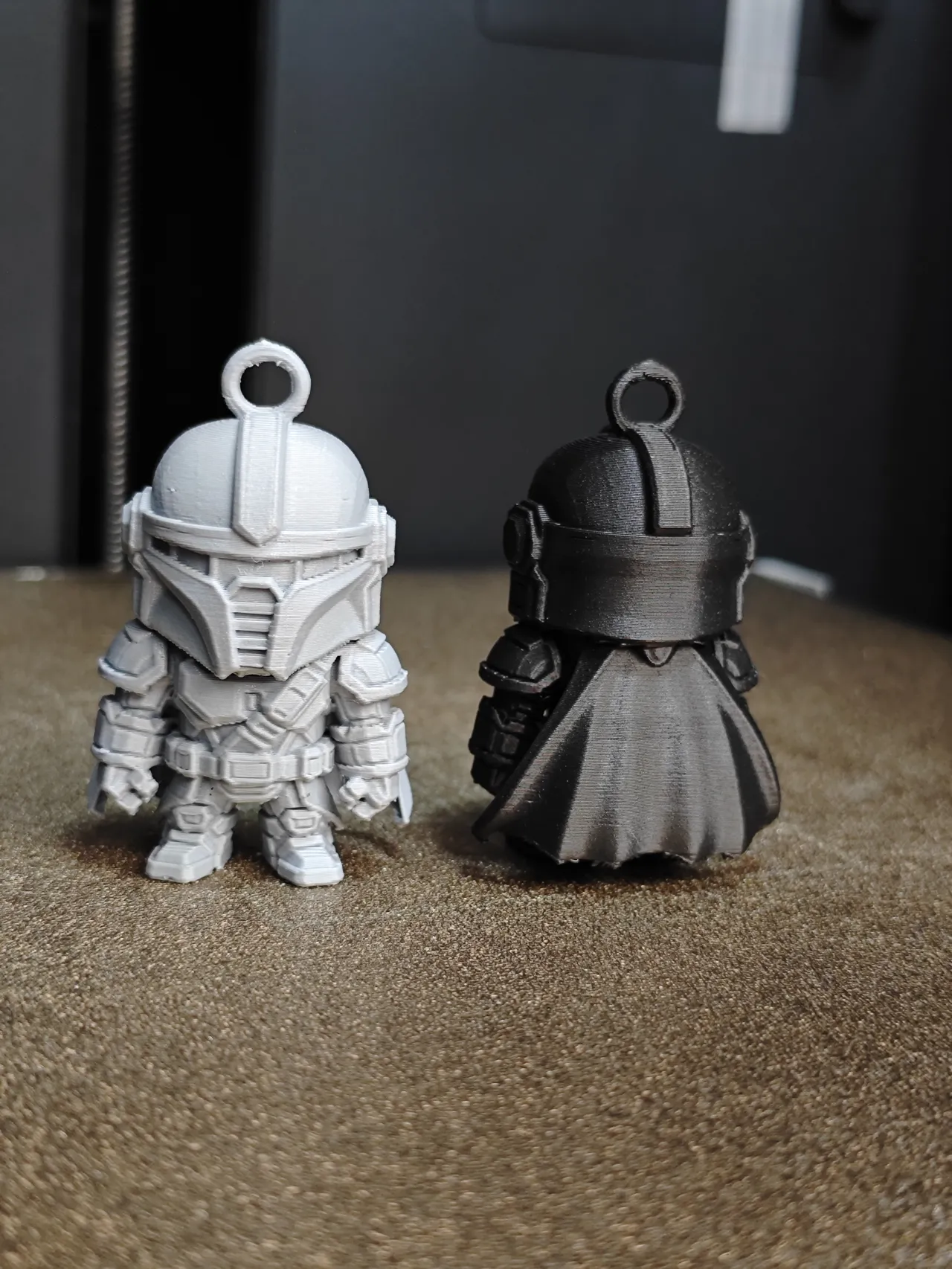 Mecha Mandalorian Keychain view 2