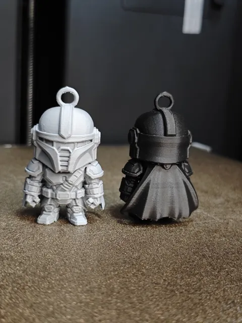 Mecha Mandalorian Keychain view 2