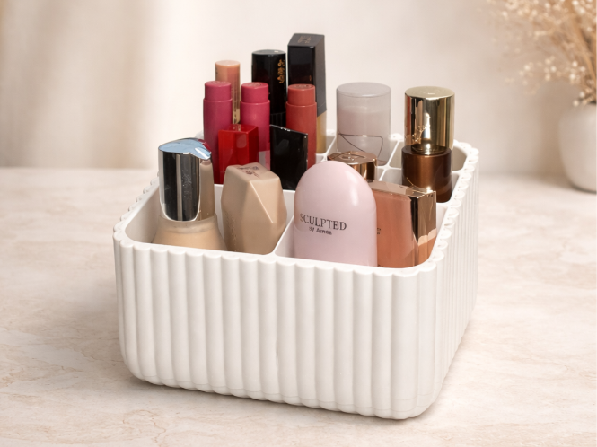 Elegant bathroom / Makeup organizer