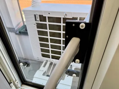 Midea Portasplit - universal hose pass-through