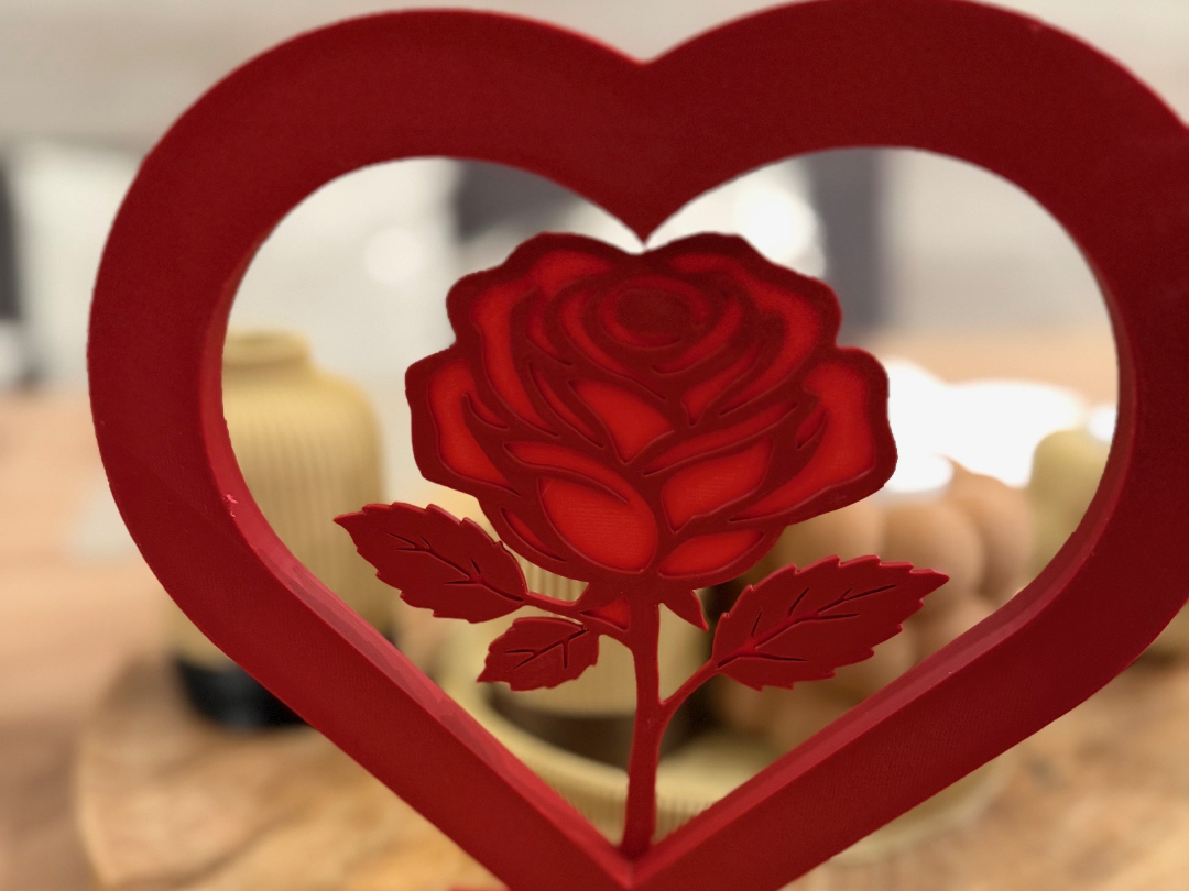 Love in Bloom – Herz mit Rose 3D Druck Dekoration