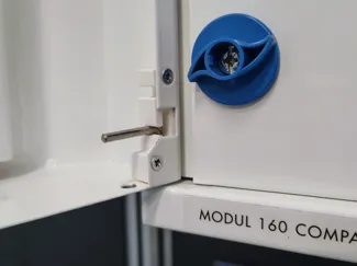 Schrack Technik - Modul 160 door hinge