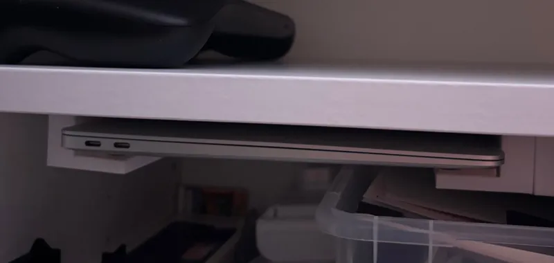 Notebook Halterung für Regal, Schrank etc. Besta