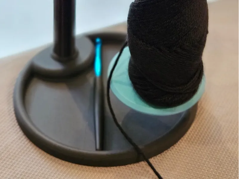 Rotating flat pack variable height yarn holder