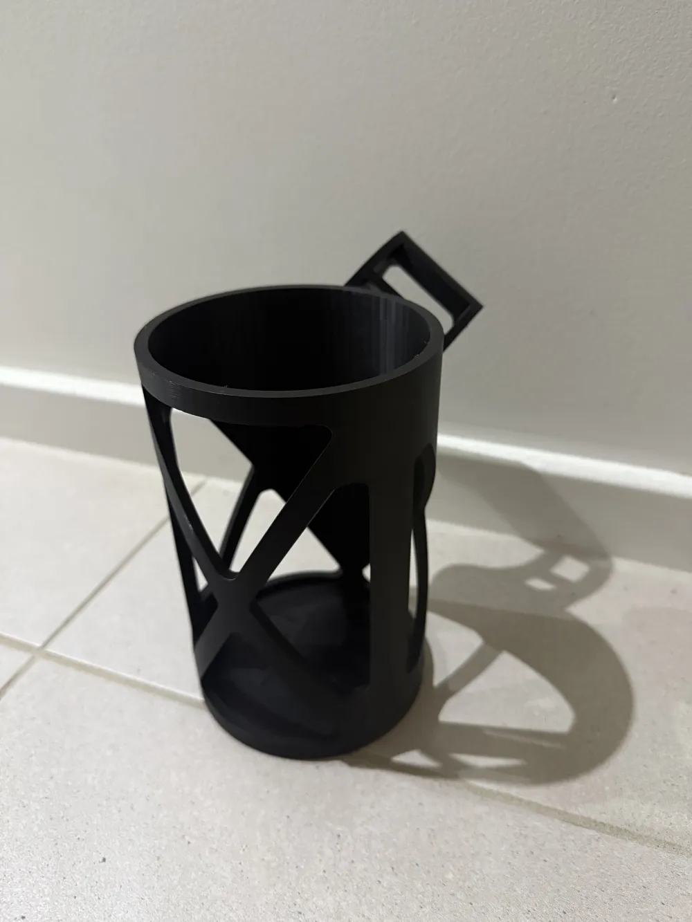 BYD Shark Yeti Holder - MakerWorld 3D Model | 3Drop