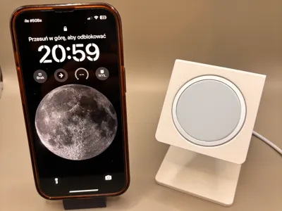 Phone stand - iPhone 17, 16, 15, 14, 13 - holder