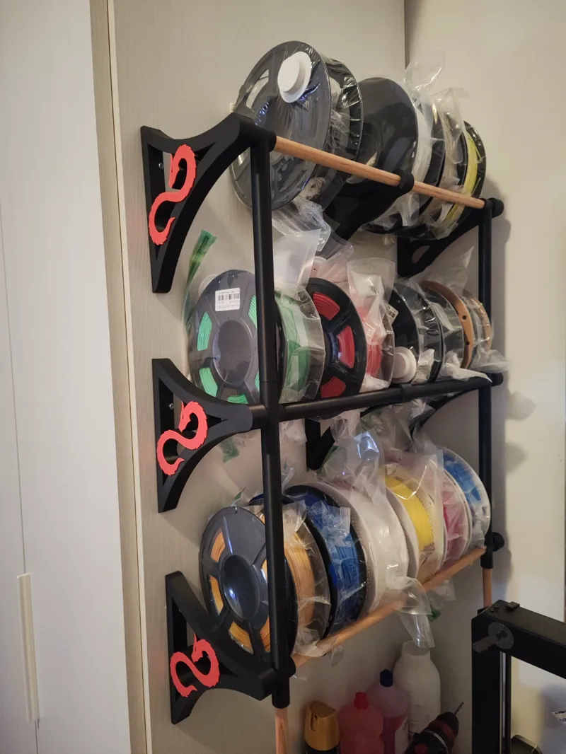 Multiple wall filament holder