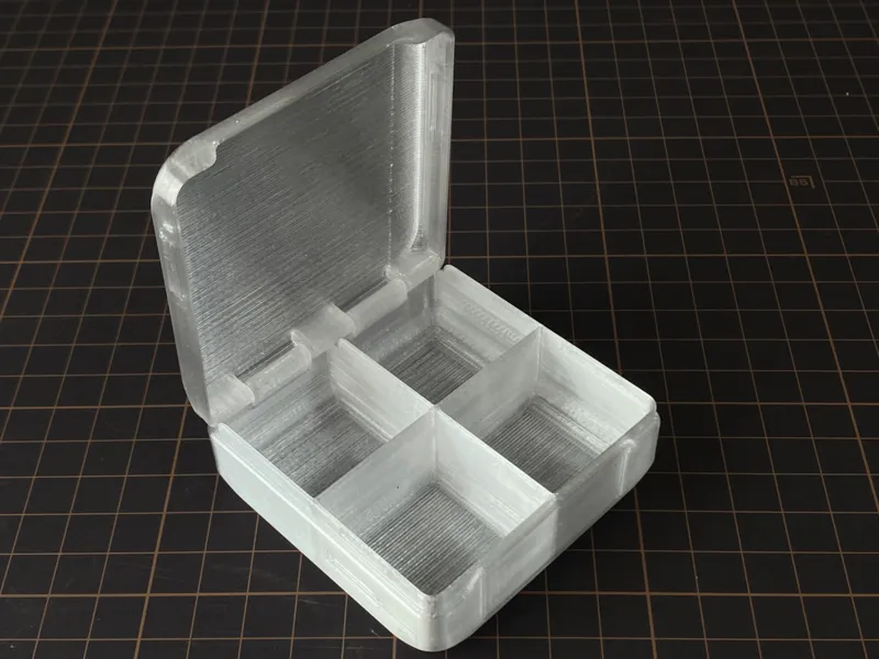 2x2格带铰链收纳盒