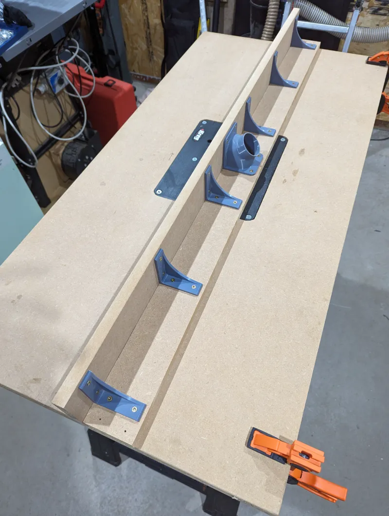 Router fence parts with dust collection