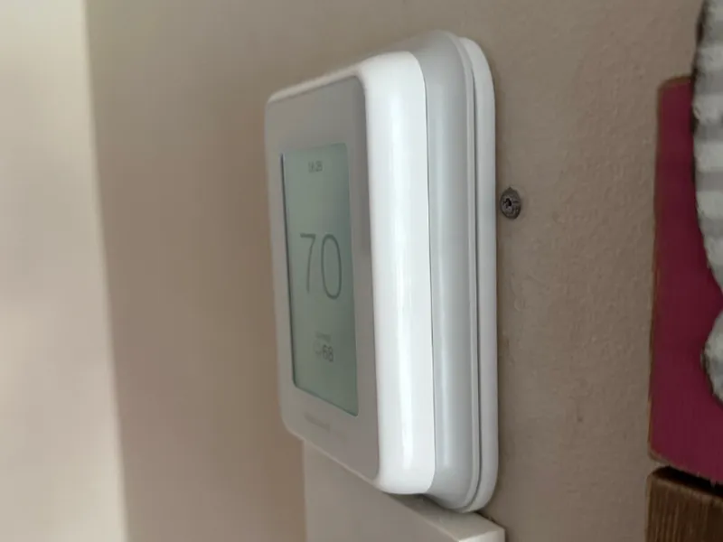 T9 Thermostat Wall Adapter – Cover Large Holes