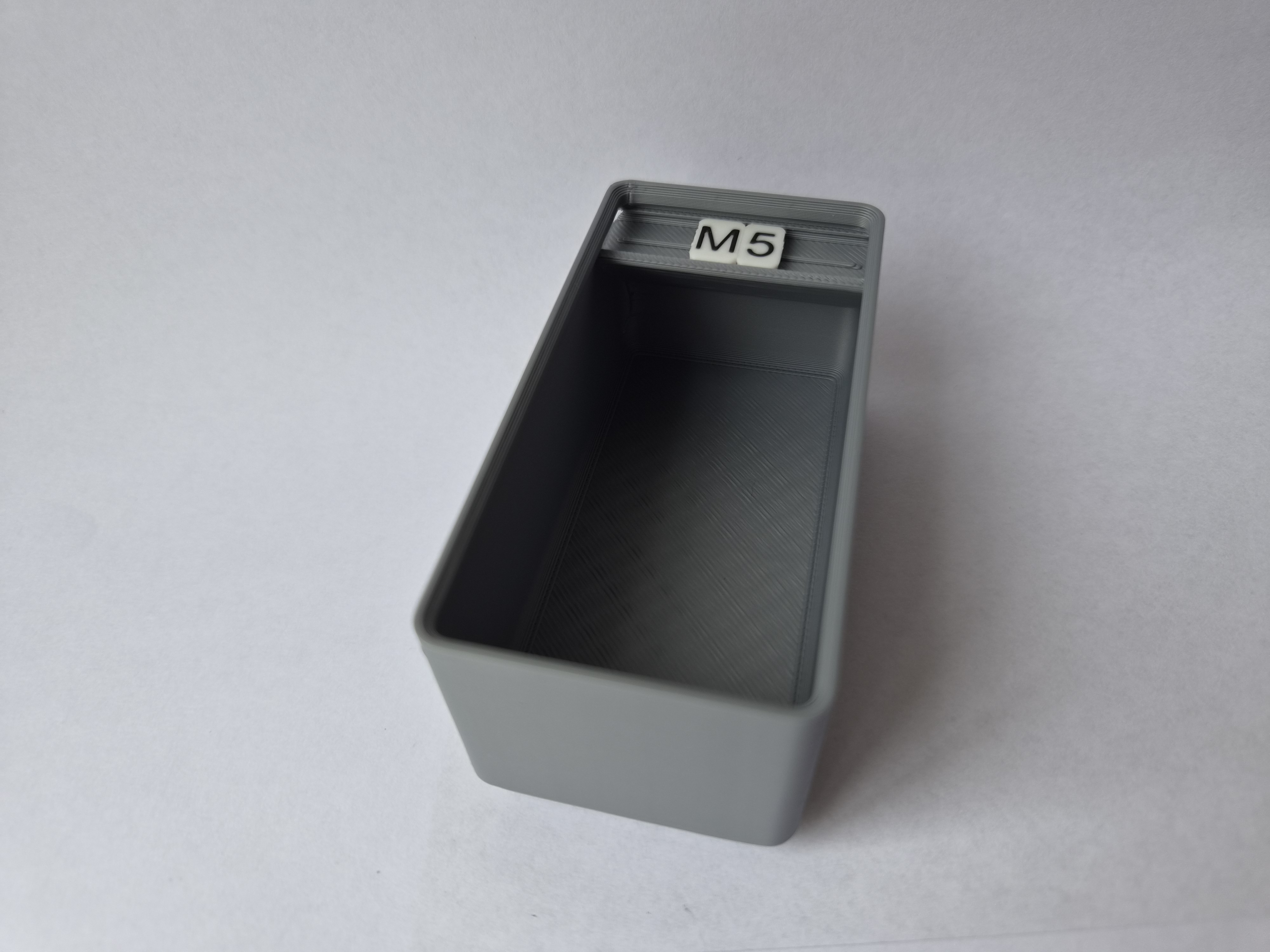 Miniatura 2 do modelo 3D Gridfinity Bins with LABELFINITY cutouts