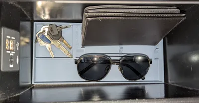 LEXUS UX Arm rest organizer
