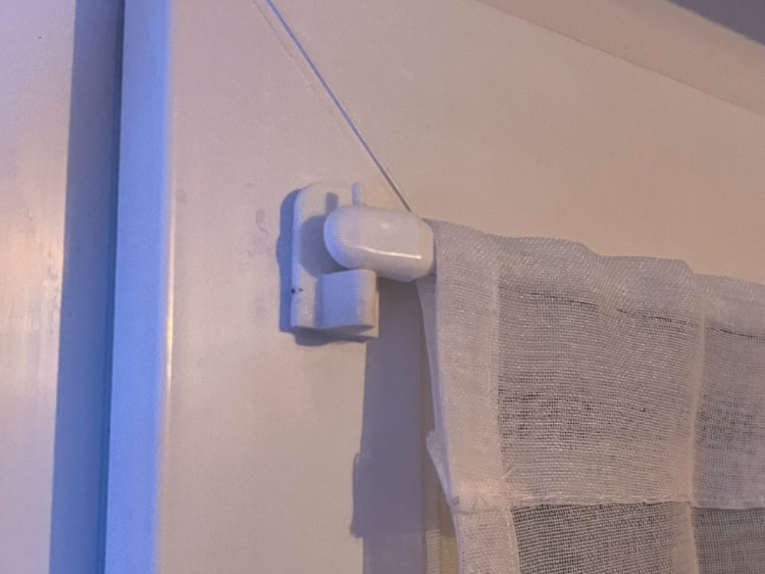 Crochet support tringle rideau adhésif