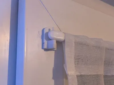 Adhesive curtain rod support hook