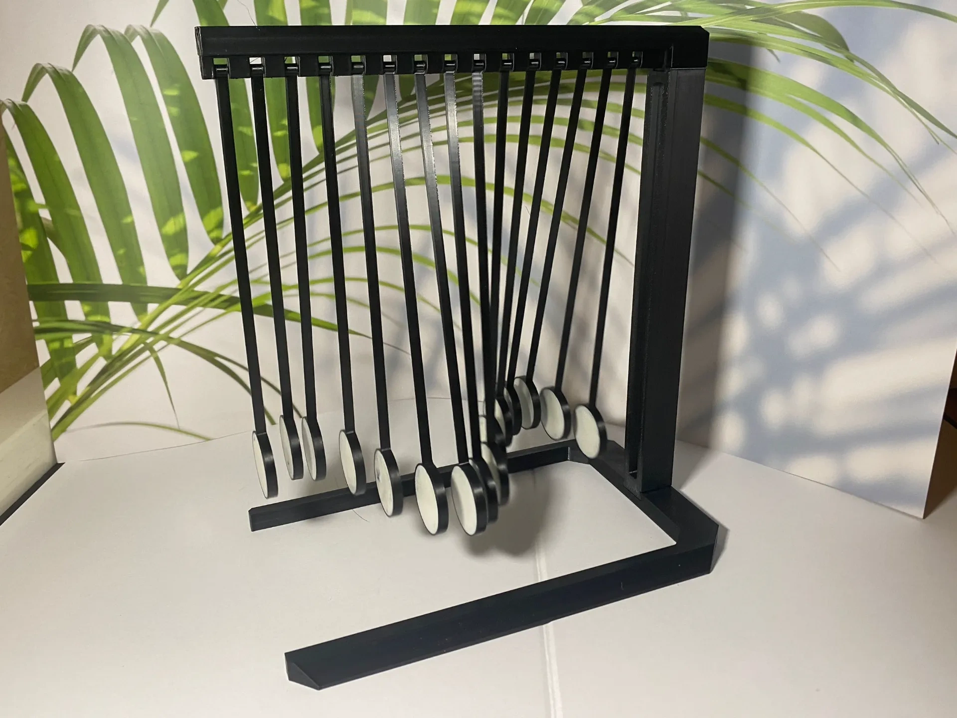 Miniatura 1 do modelo 3D 桌面摆件 蛇形摆 牛顿摆 单波摆