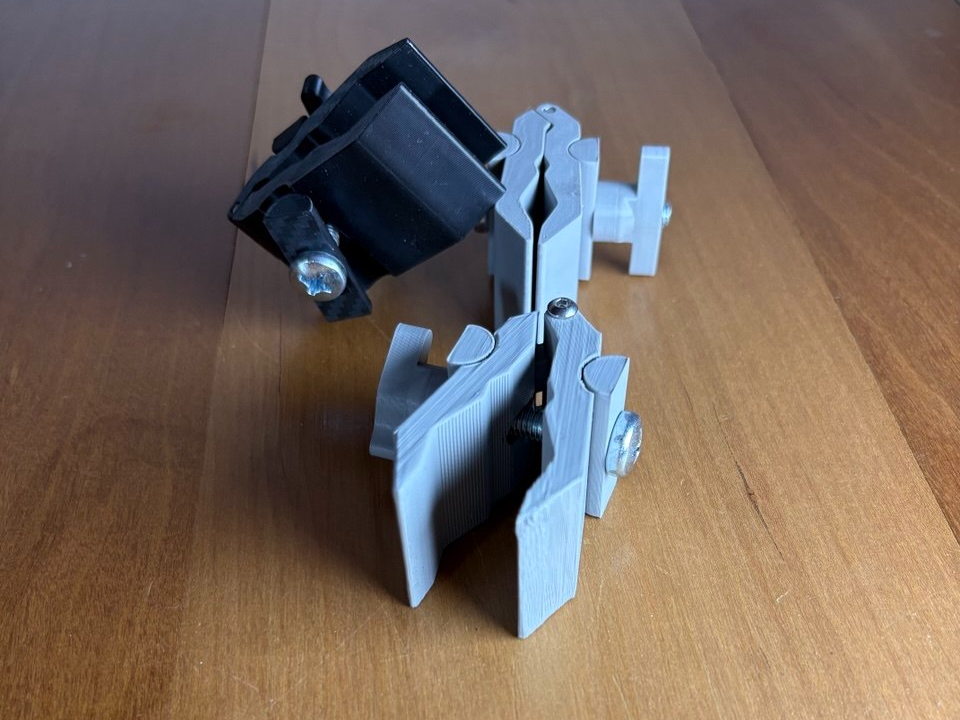 Miniatura 1 do modelo 3D Python Clamp