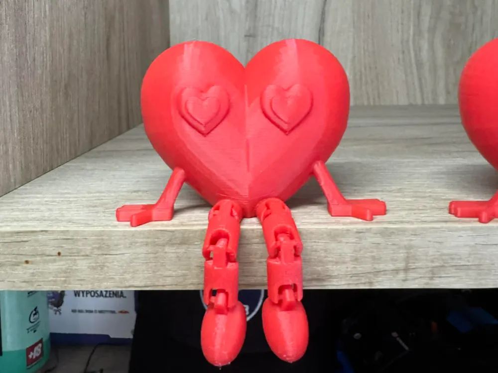 Flexi heart with legs - Free 3D Print Model - MakerWorld