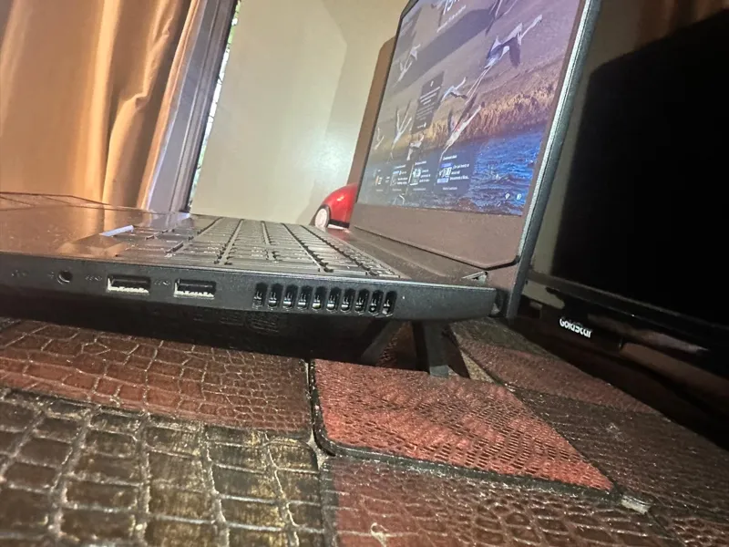 laptop stand( only 12 grams