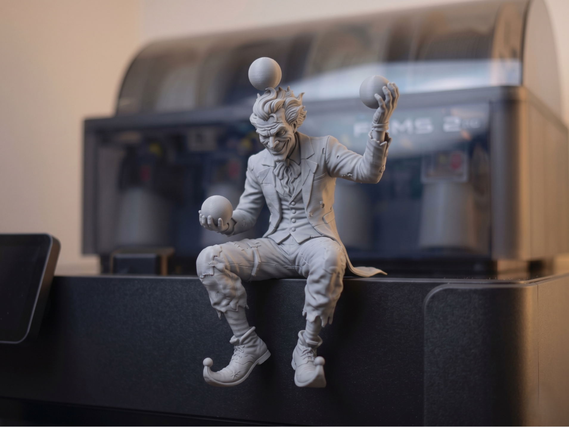 The Juggling Joker - Sitting buddy